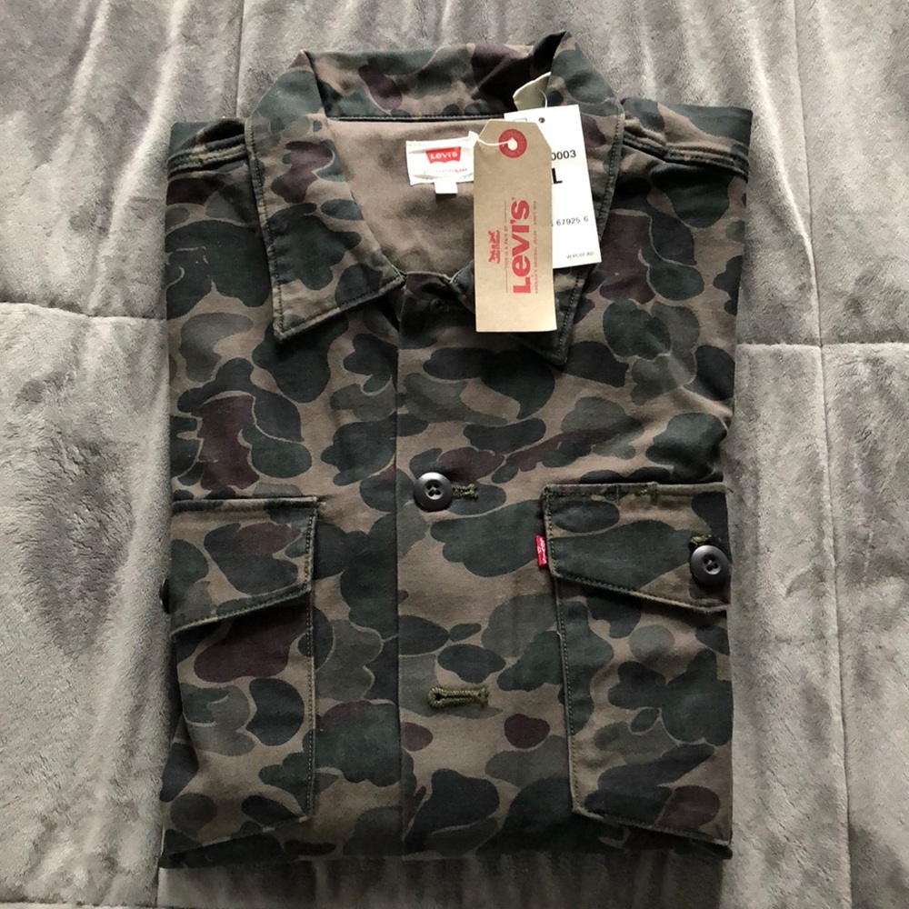 Brand New Levi’s Camo Jean Jacket sz XL